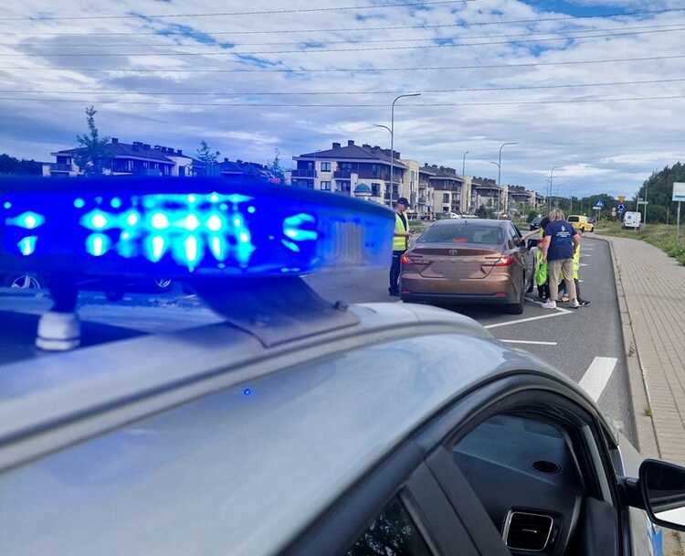 „Twoja trzeźwość – moje bezpieczeństwo” w Redzie: wspólna akcja MOPS, policji i przedszkolaków