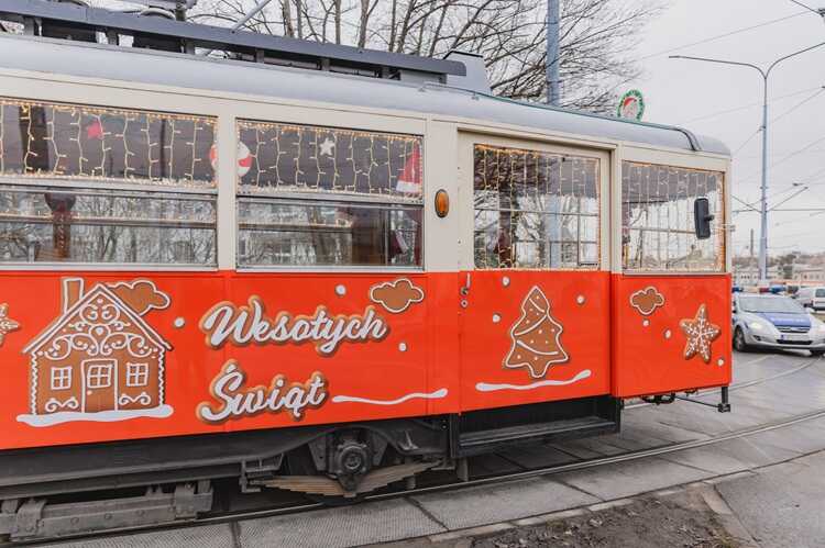 Świąteczny tramwaj, fot. Dominik Paszliński/ gdansk.pl